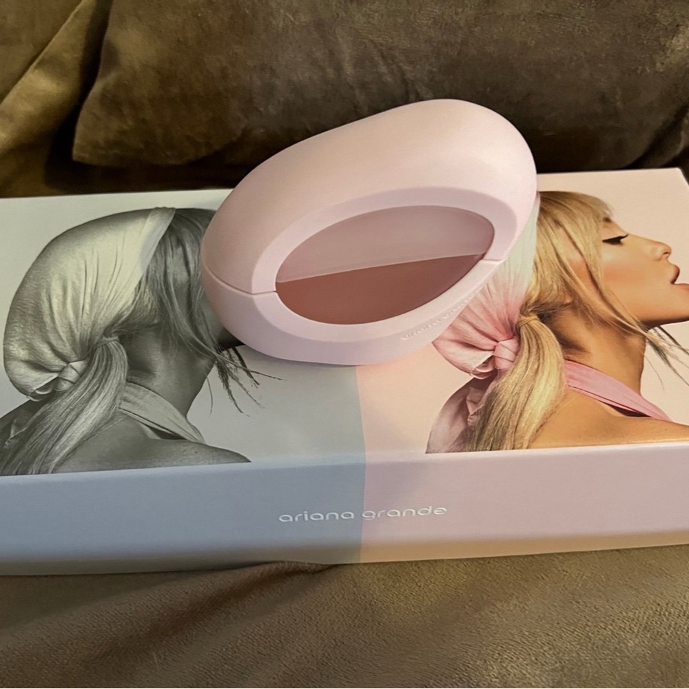 Ariana Grande MOD Blush